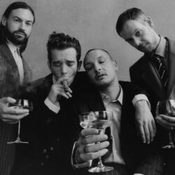 Happiness Bass tabs by The 1975