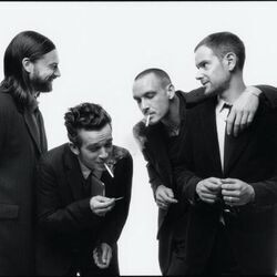 Looking For Somebody To Love Intro by The 1975