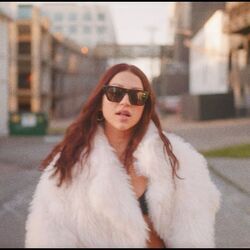 Abbey Cone chords for I kissed my friend last night