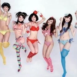 47 No Suteki Na Machi E Chords by AKB48