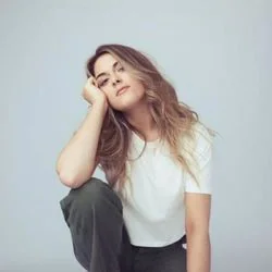 Girlfriend Chords by Alana Springsteen