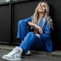 Close To Me Chords by Alana Springsteen