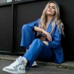Me Myself And Why Chords by Alana Springsteen