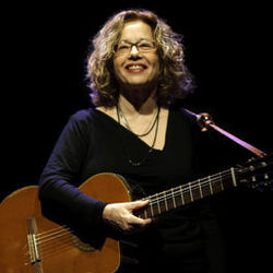 Di Goldene Pave Chords by Chava Alberstein