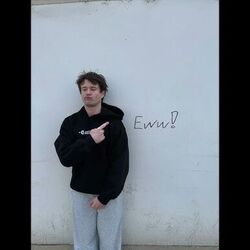 Pair Of Parasites Chords by Alec Benjamin