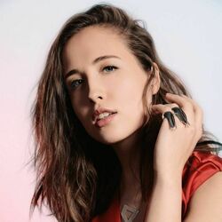 Blurry Chords by Alice Merton