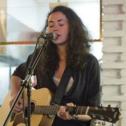 Por Si Apareces Chords by Alice Wonder