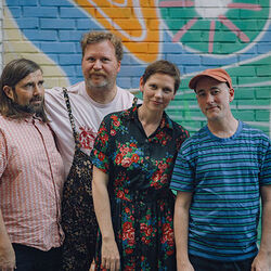 Leaves In The Spring Chords by Allo Darlin