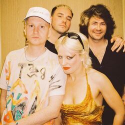 Bailing On Me Bass tabs by Amyl And The Sniffers