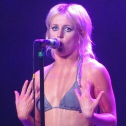 Starfire 500 Bass tabs by Amyl And The Sniffers