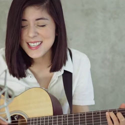 Feel Good Inc Chords by Daniela Andrade