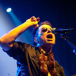 Como Dos Extra Chords by Andrés Calamaro