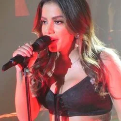 Ao Vivo E A Cores Chords by Anitta