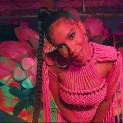 Muito Calor (part. Ozuna) Chords by Anitta