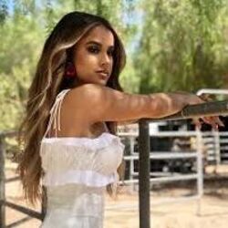 Pienso En Ti Chords by Becky G
