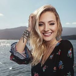 Meu Vício Chords by Bella Carazzatto
