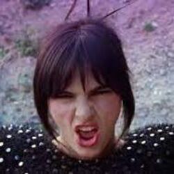 BENEE chords for Off the rails