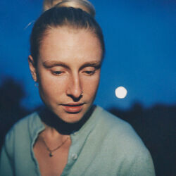 Crown Chords by Billie Marten