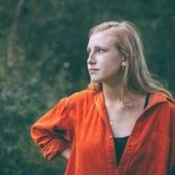 La Del Futbol Chords by Billie Marten