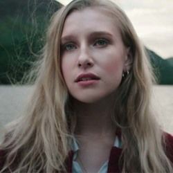 Mis Putos Vecinos Chords by Billie Marten