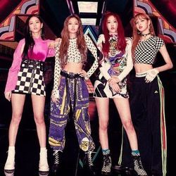 Ddu-du Ddu-du 뚜두뚜두 by BLACKPINK