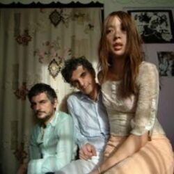 Kiss Her Kiss Her Chords by Blonde Redhead