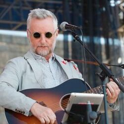 Rich Men Earning North Of A Million by Billy Bragg