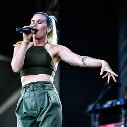 Distance And Drugs Chords by BROODS