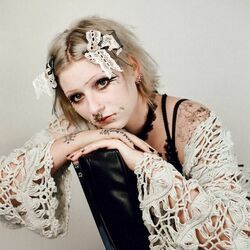 Dead Boy Chords by Carolesdaughter