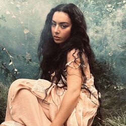 Charli XCX chords for Chains of love