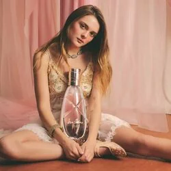 Everybody Loves You Chords by Charlotte Lawrence