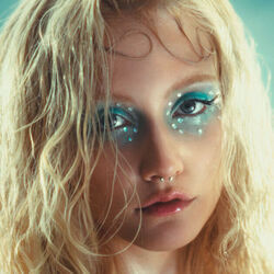 Siren Calling Chords by Chloe Moriondo