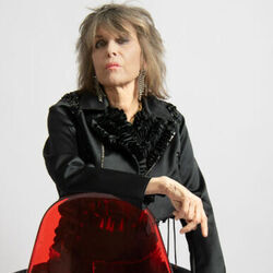 Chrissie Hynde chords for Me and mrs jones