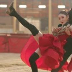 Play (feat. Changmo) Chords by Chungha
