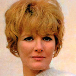 Ne Joue Pas Chords by Petula Clark