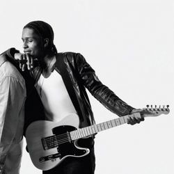 Bus, Bath And Bed Chords by Daniel Nascimento