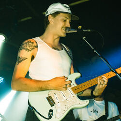 Darcy Piltz chords for Be your man