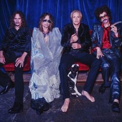 The Longest Kiss Chords by The Darkness