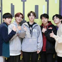 Radio Ukulele by DAY6