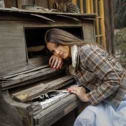 Playing Dangerously Chords by Lana Del Rey