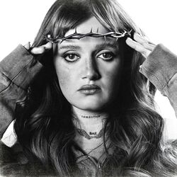 Feia by Carolina Deslandes