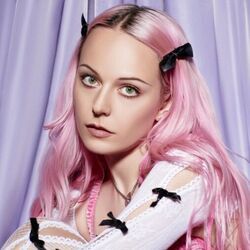 Perfect Picture Chords by Hannah Diamond