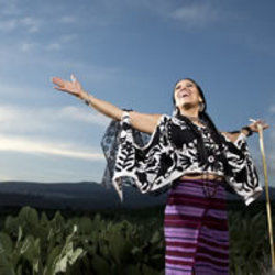 Zapata Se Queda Chords by Lila Downs