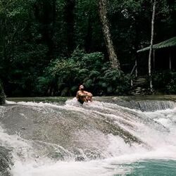 Buenos Días Chords by Eladio Carrion