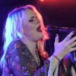 Turn Off The News Chords by Elles Bailey