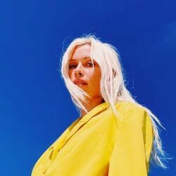 Emily Rowed chords for Dissolving