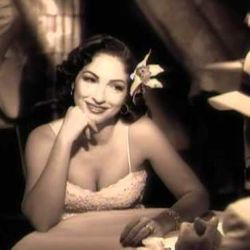 Con Los Años Que Me Quedan Chords by Gloria Estefan