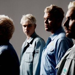 Enter The Mirror Chords by Everything Everything