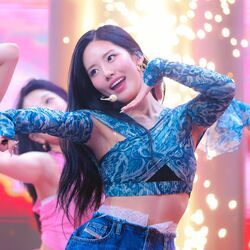 Menow Chords by Fromis 9