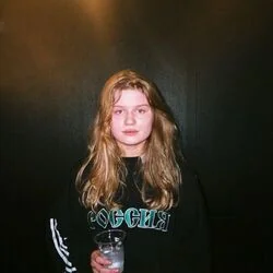 Rue Tab by Girl In Red